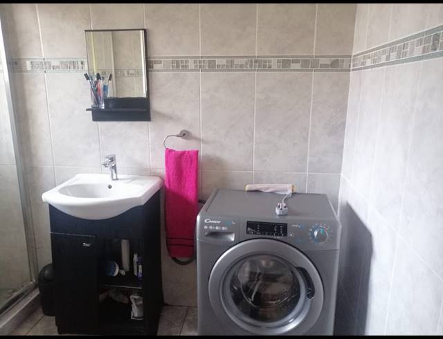 2 BEDROOM FLAT FOR SALE IN MORNINGSIDE